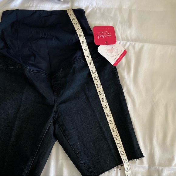 Isabel Maternity Crossover Panel Bermuda Shorts - Picture 2 of 12